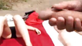 Ne preskočite uzbudljiv seks video u kojem napaljeni momak jebe sočnu pičku jedne ljupke brinete dugih seksi nogu. On je nemilosrdno buši i izaziva njen orgazam.